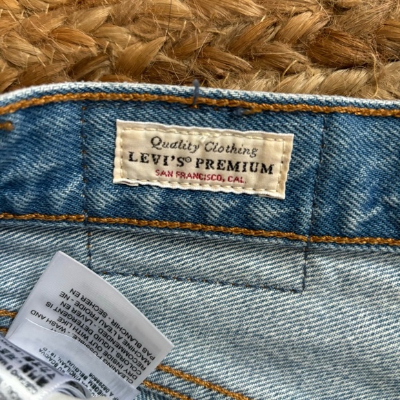 Levi’s Premium Distressed High Waisted Denim Shorts Size 28 - Picture 3 of 5